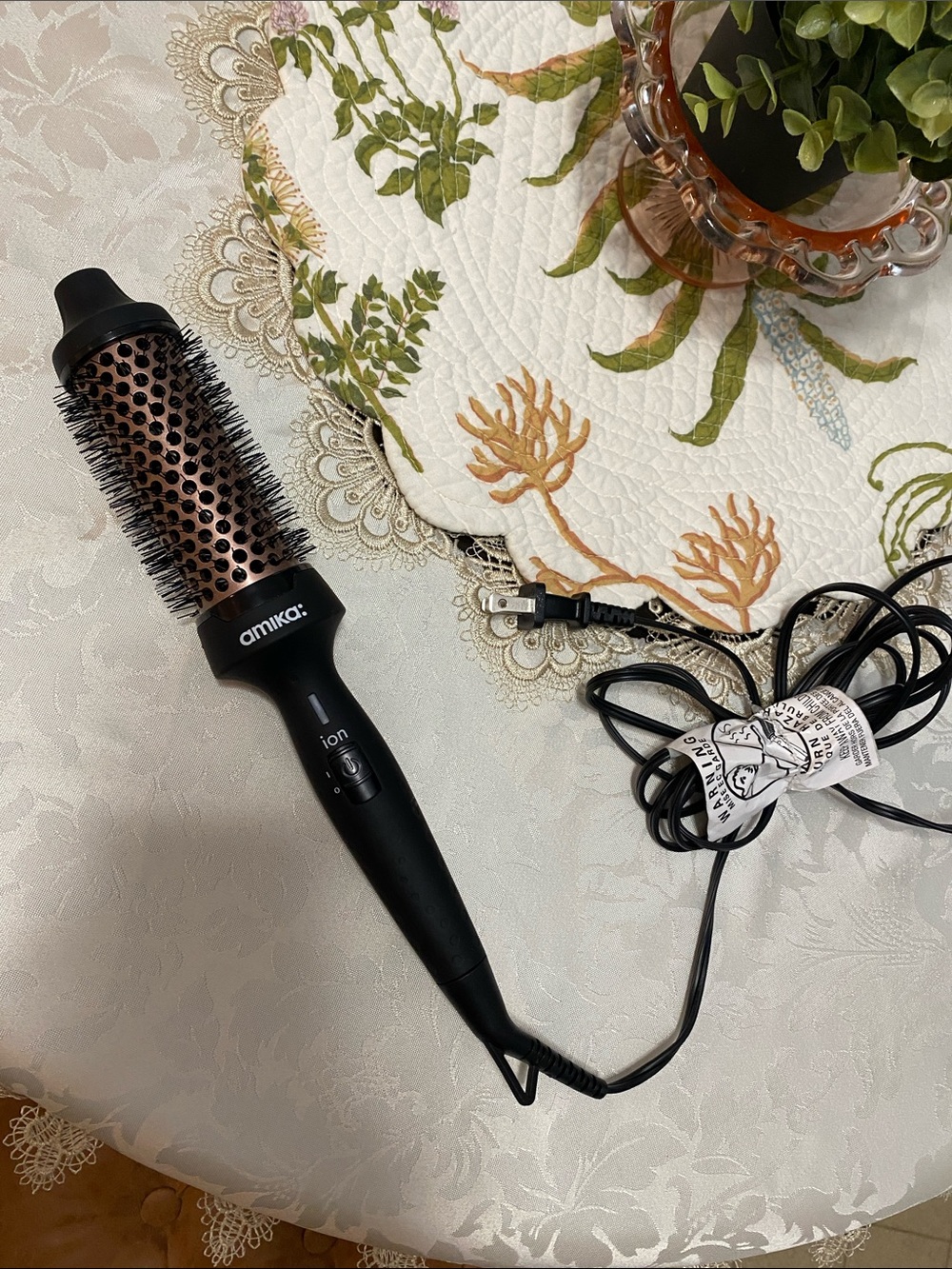 amika blowout babe thermal ionic hairbrush 1.5”